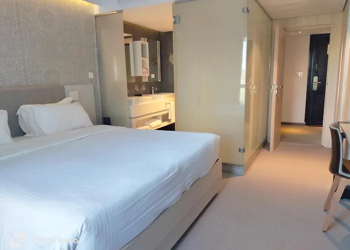 Golden Tulip El Mechtel